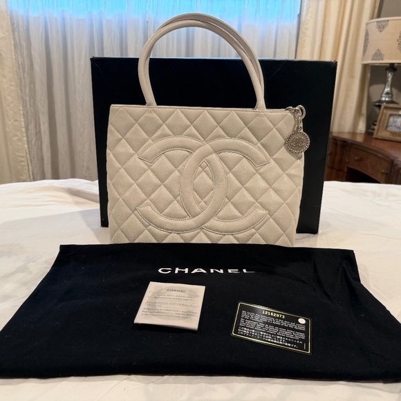 Chanel Caviar Leather Medallion Tote - 2008 Mint Condition - Picture 1 of 10